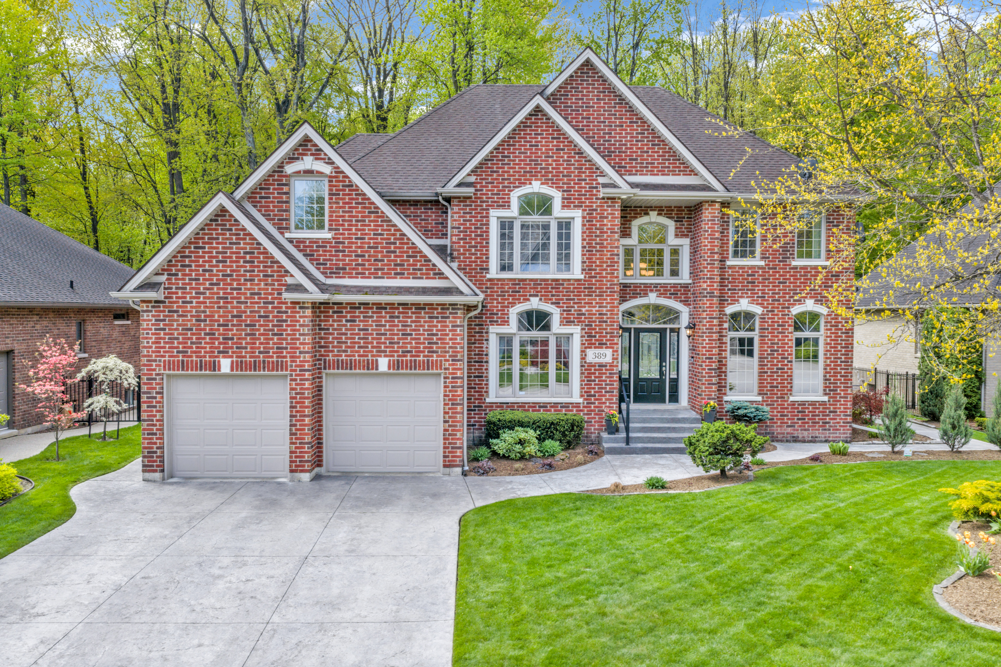 Custom All-Brick 2-Storey in Russell Woods — 4 Bed, 4.1 Bath, 3,164 Sq Ft on a Treed Cul-De-Sac - Photo 1