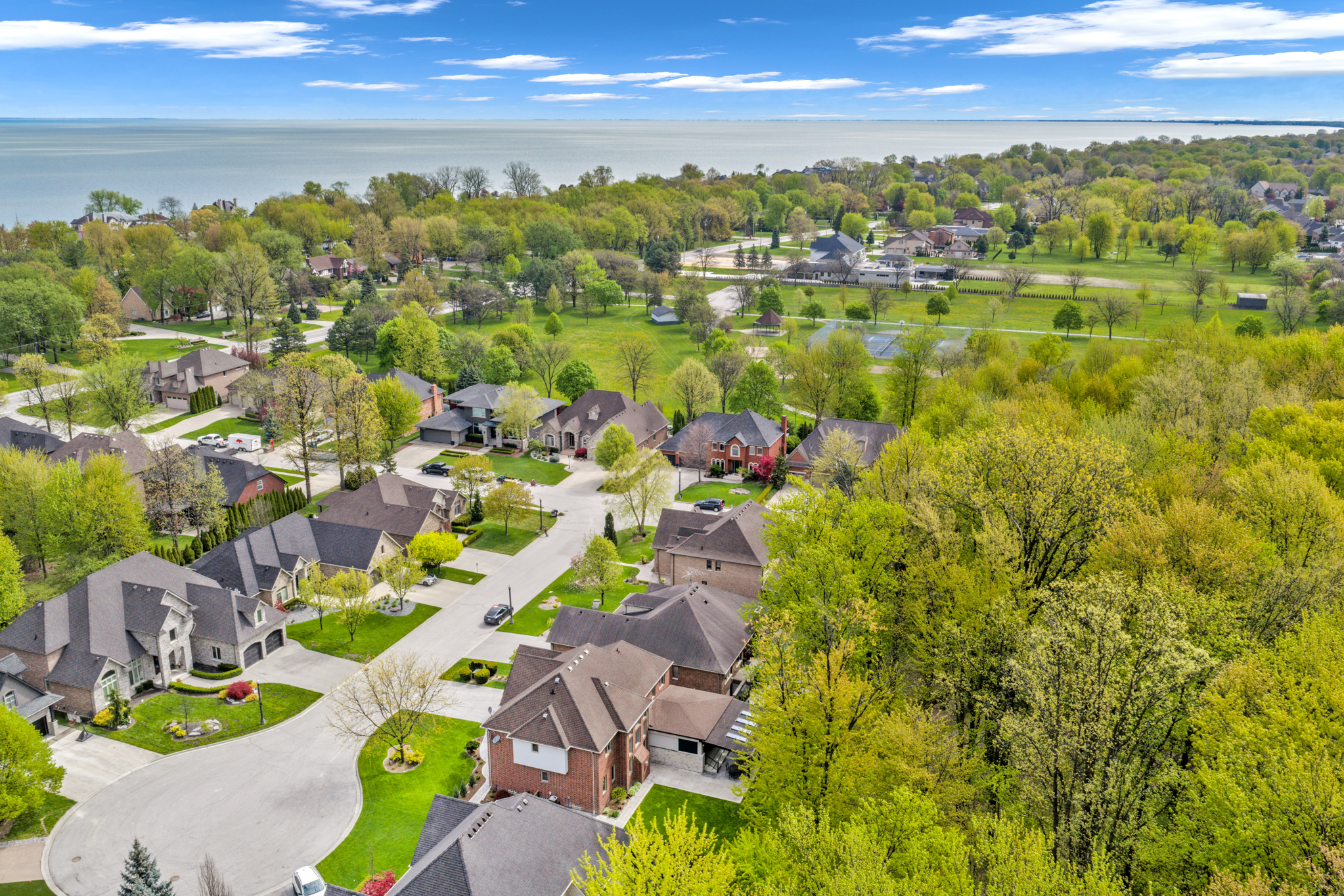 Custom All-Brick 2-Storey in Russell Woods — 4 Bed, 4.1 Bath, 3,164 Sq Ft on a Treed Cul-De-Sac - Photo 9