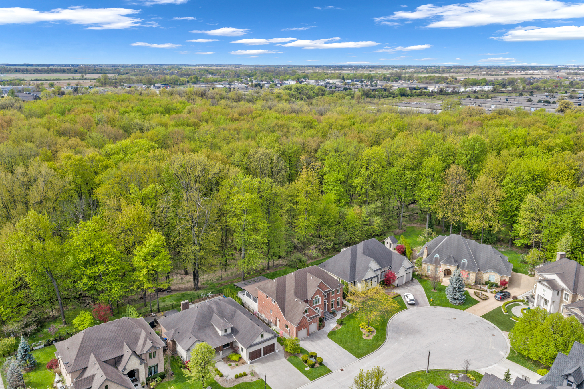 Custom All-Brick 2-Storey in Russell Woods — 4 Bed, 4.1 Bath, 3,164 Sq Ft on a Treed Cul-De-Sac - Photo 7