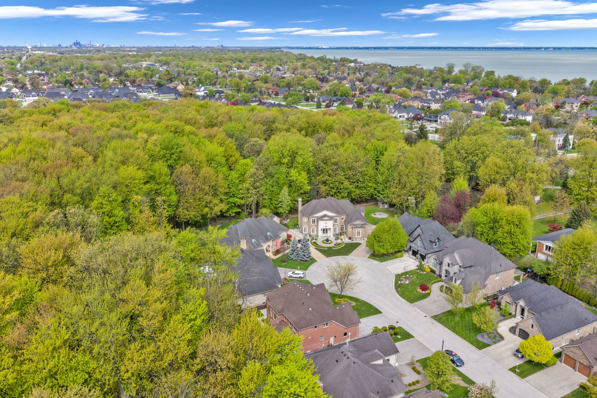 Custom All-Brick 2-Storey in Russell Woods — 4 Bed, 4.1 Bath, 3,164 Sq Ft on a Treed Cul-De-Sac - Photo 10