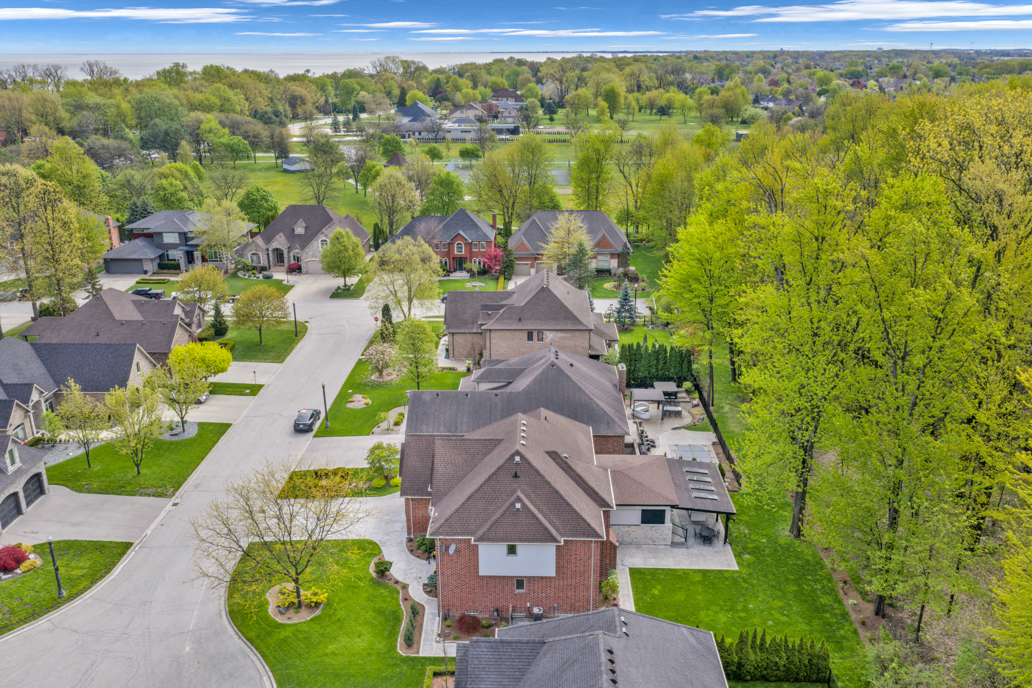 Custom All-Brick 2-Storey in Russell Woods — 4 Bed, 4.1 Bath, 3,164 Sq Ft on a Treed Cul-De-Sac - Photo 4
