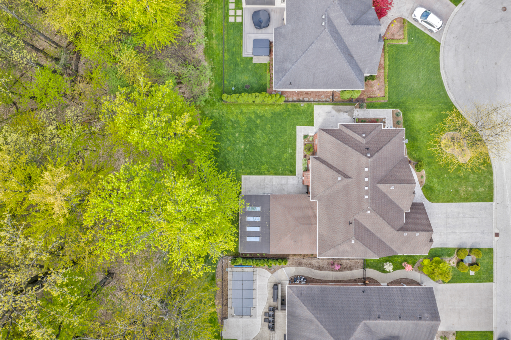 Custom All-Brick 2-Storey in Russell Woods — 4 Bed, 4.1 Bath, 3,164 Sq Ft on a Treed Cul-De-Sac - Photo 11