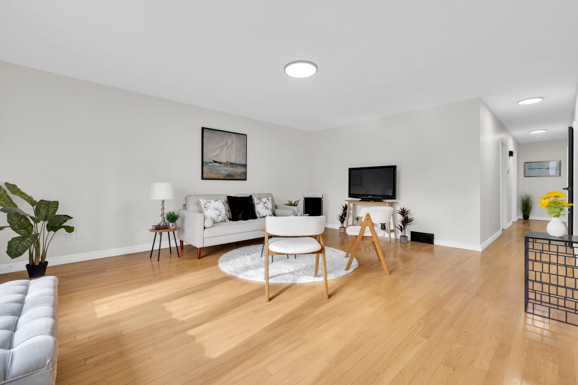 Renovated Brick Bungalow — 1 Block from Sandpoint Beach | 556 Clover, Windsor - Photo 6