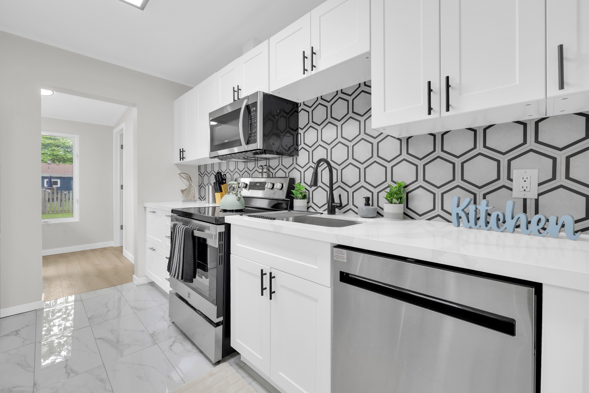 Pre-Inspected Bungalow in South Walkerville — Move In Ready - Photo 7