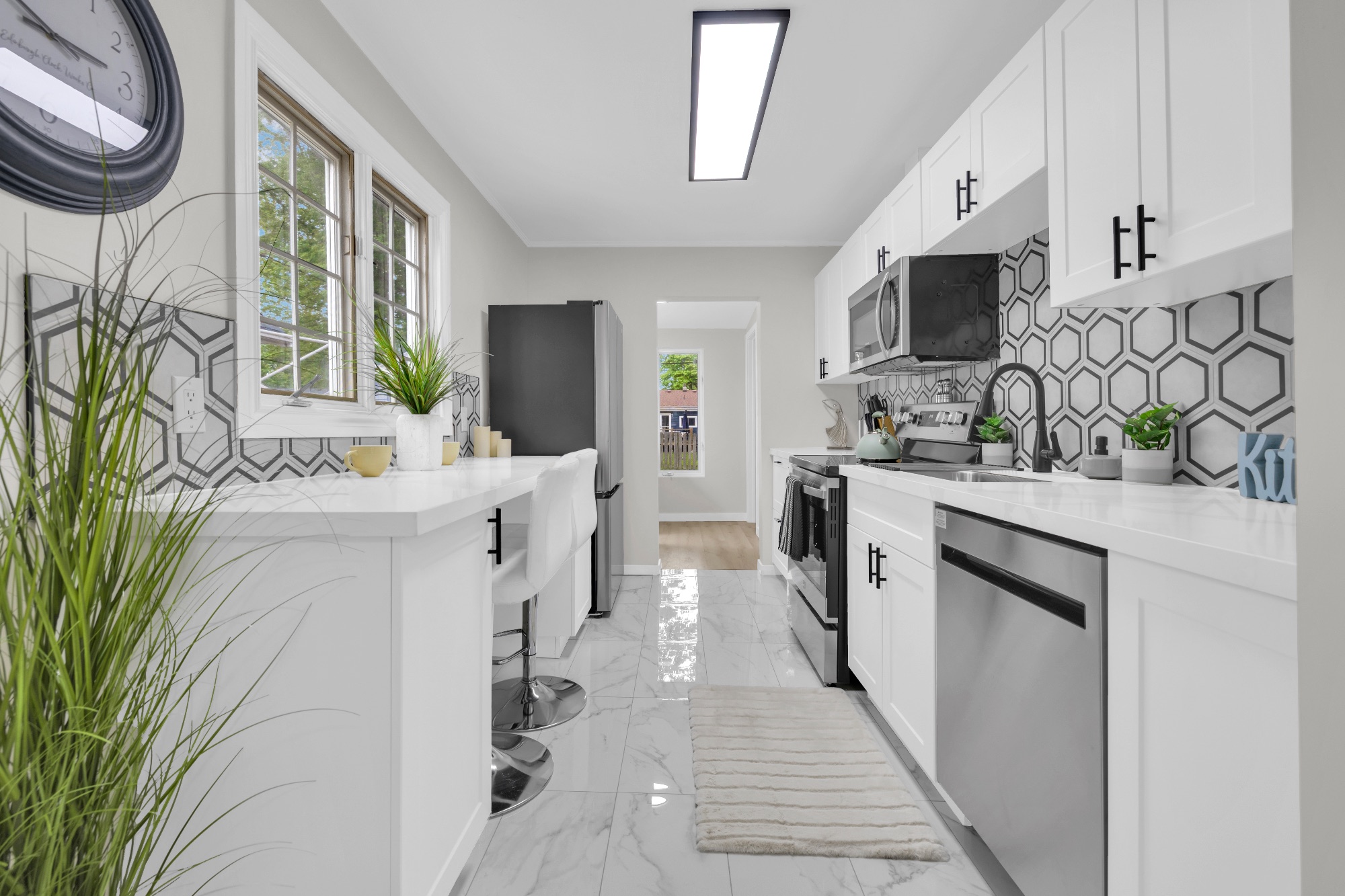 Pre-Inspected Bungalow in South Walkerville — Move In Ready - Photo 11
