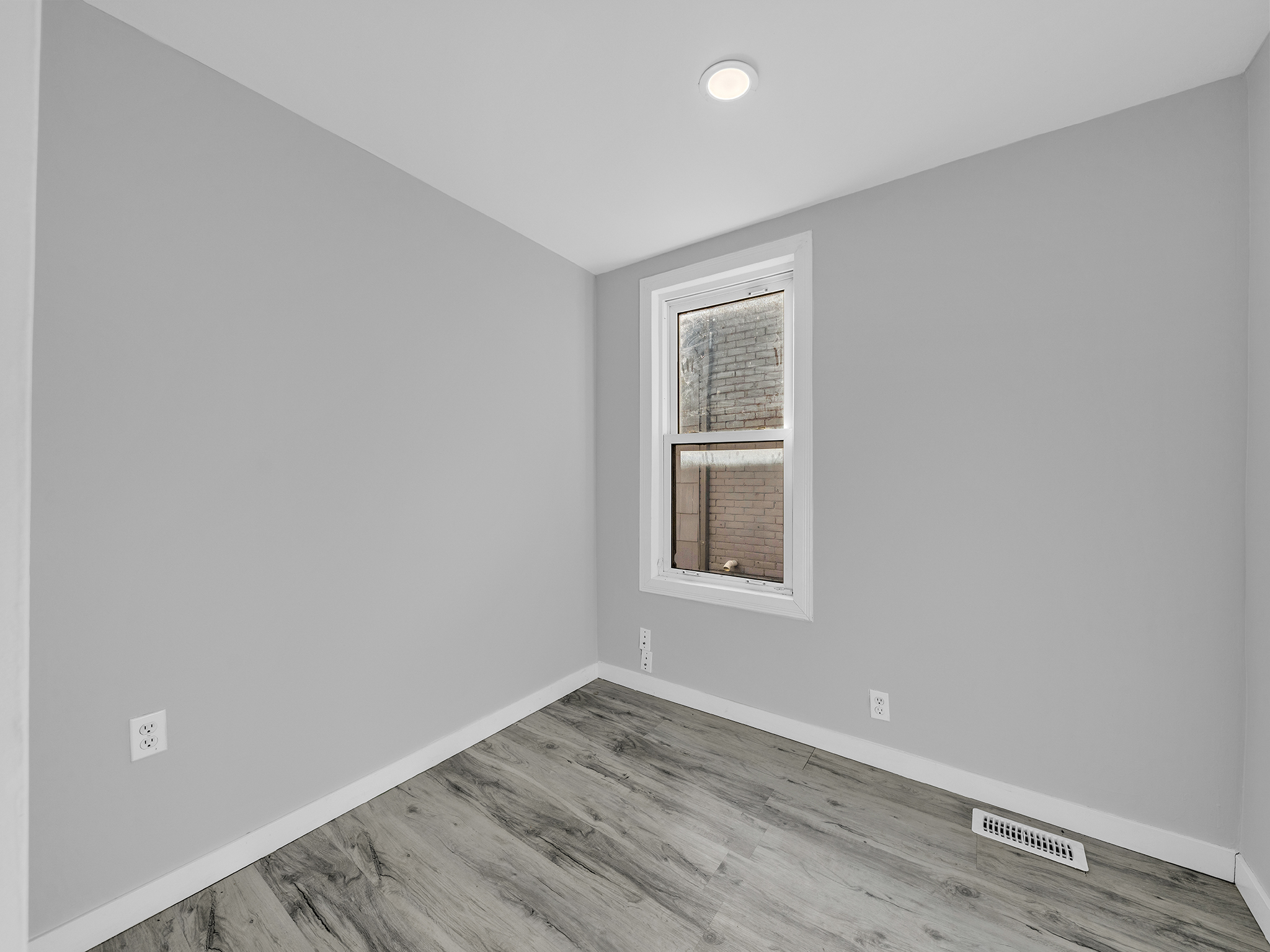 Tenanted Walkerville Duplex — Two Units, Steady Income, 1.5-Car Garage - Photo 5