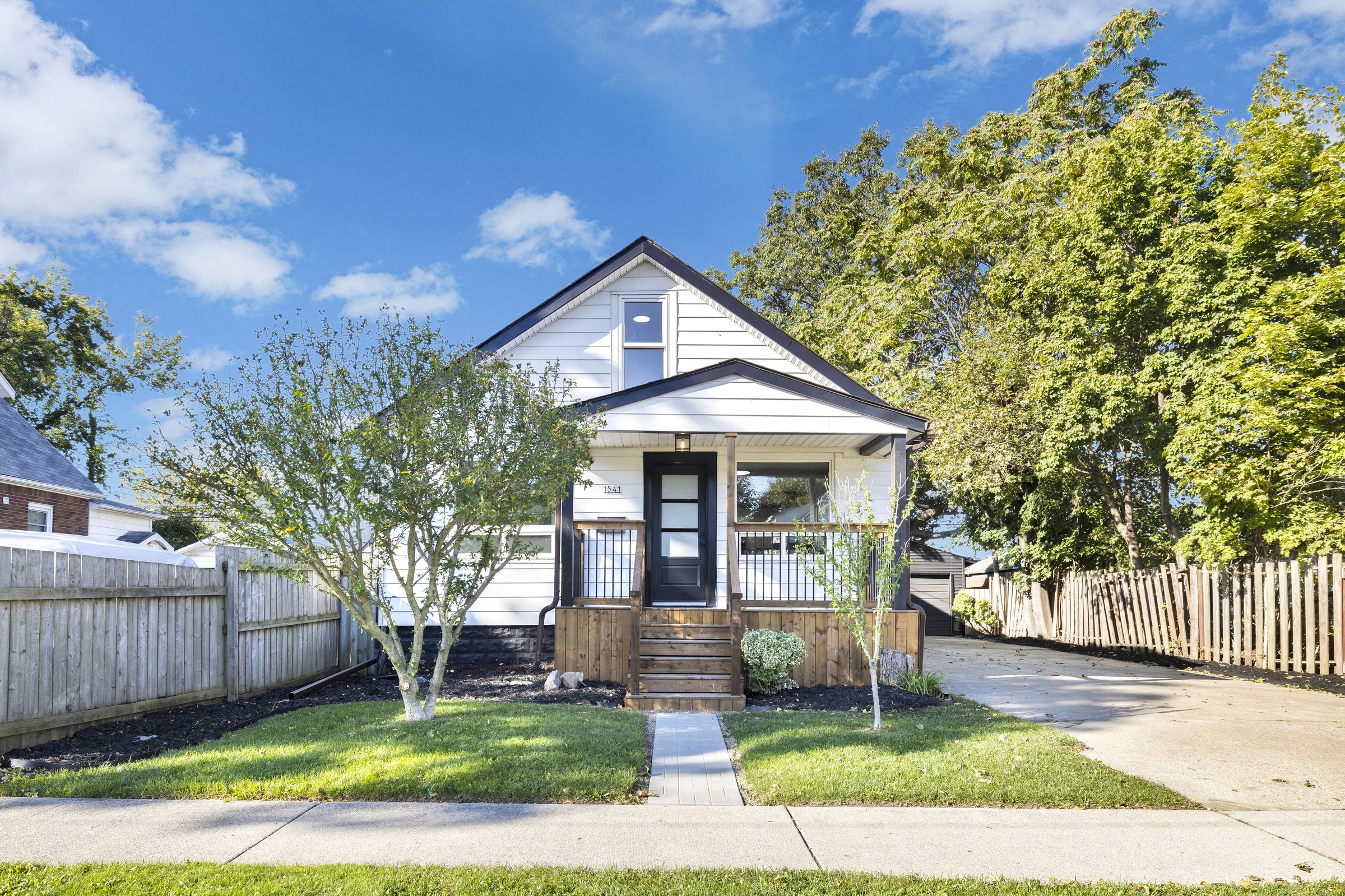 1541 Albert, Windsor