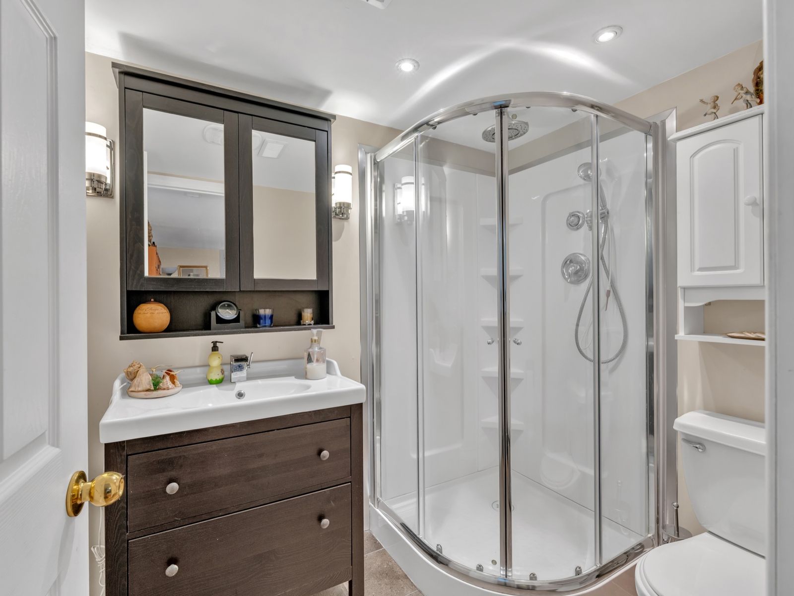 The third-level 3-piece bath with a corner shower and vanity.