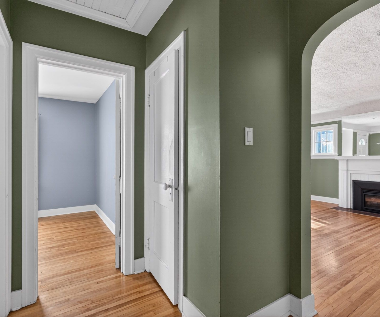 Hallway with arched opening and green walls