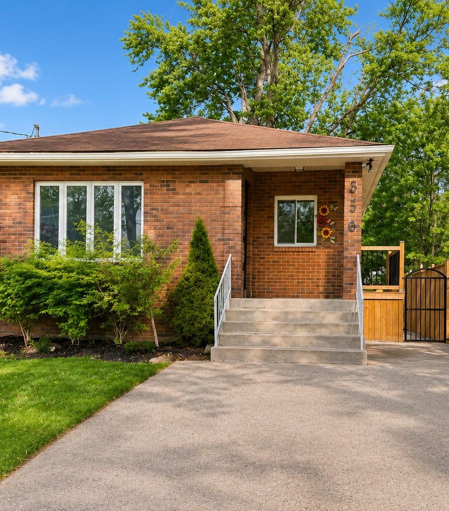 556 Clover Avenue, Windsor, Ontario - Photo 1
