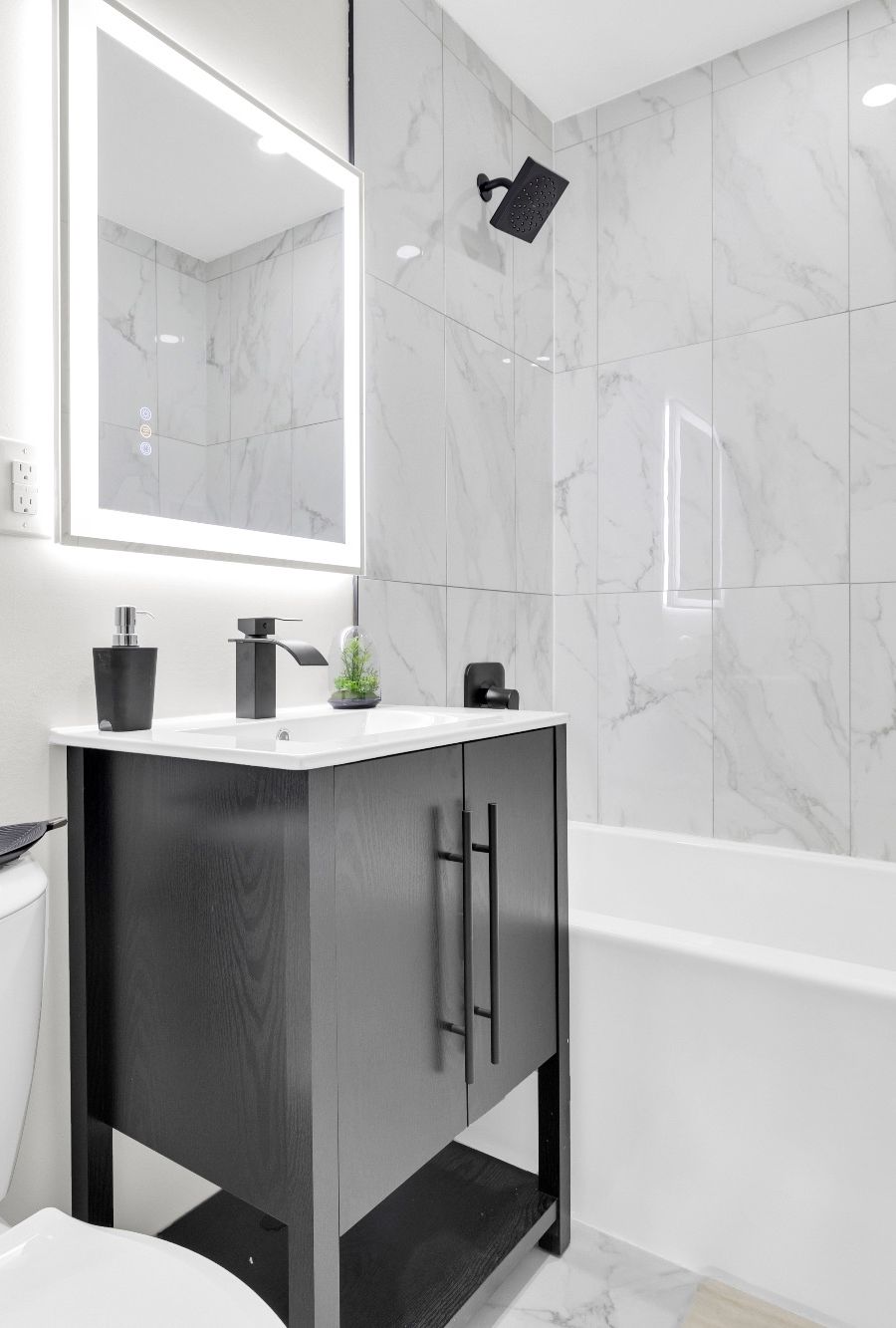 2354 Marentette, Windsor, Ontario - Photo 2