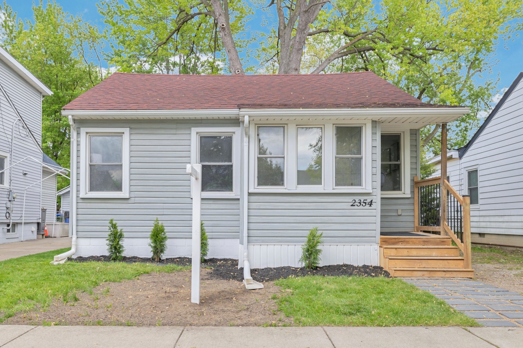 Front exterior of 2354 Marentette, Windsor