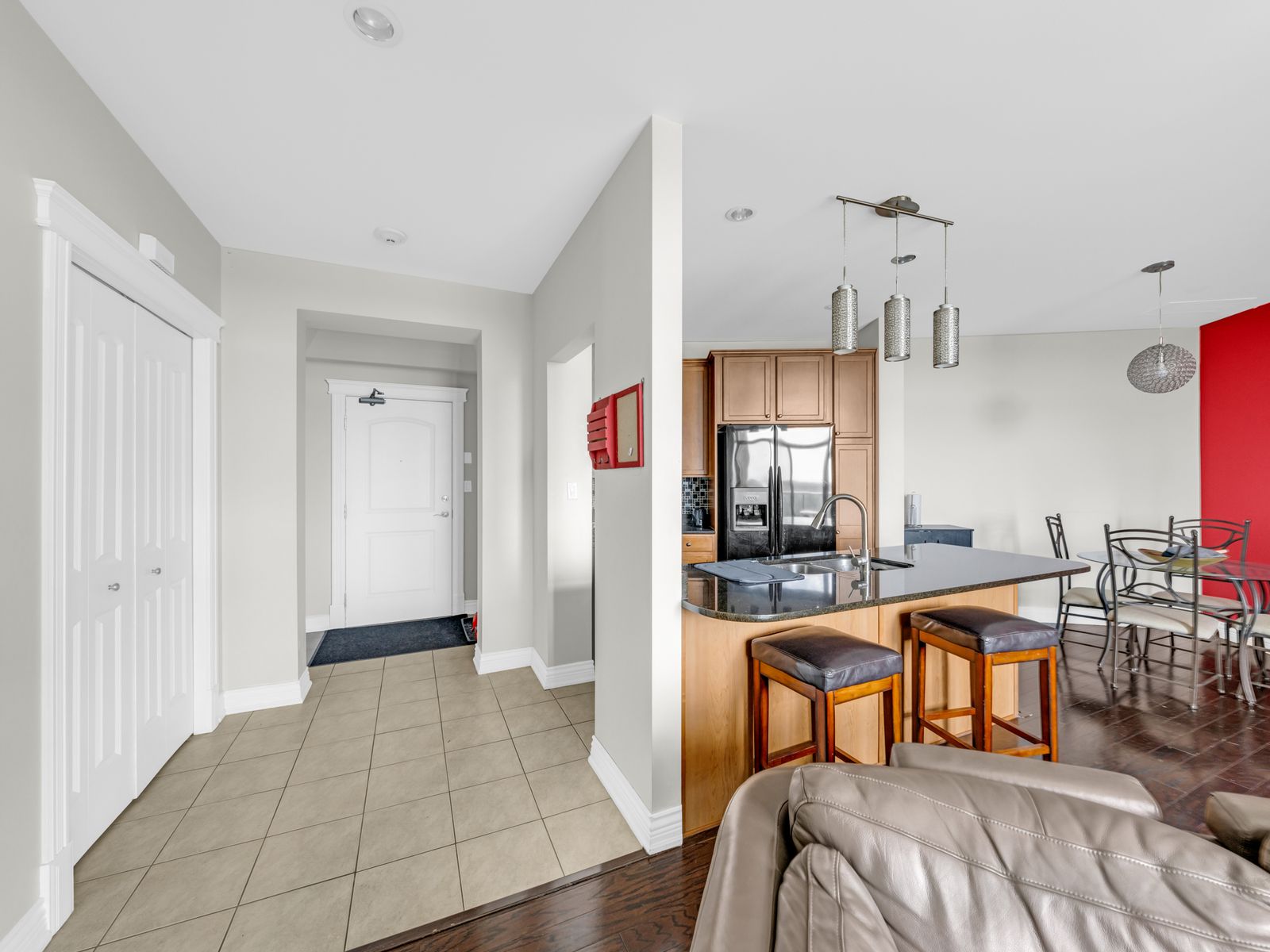 Open entryway flowing into kitchen and dining areas
