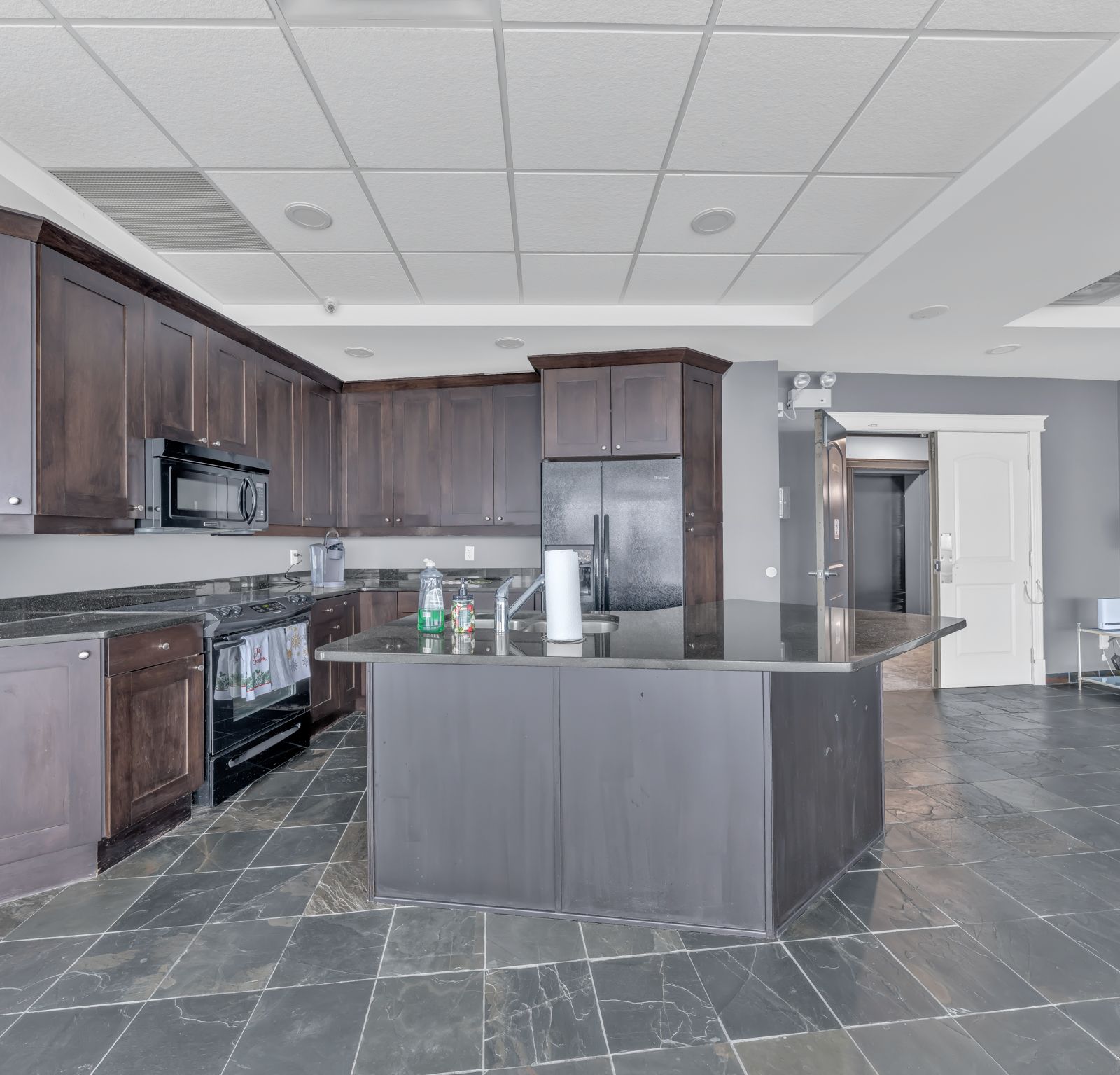 Building kitchen — party room