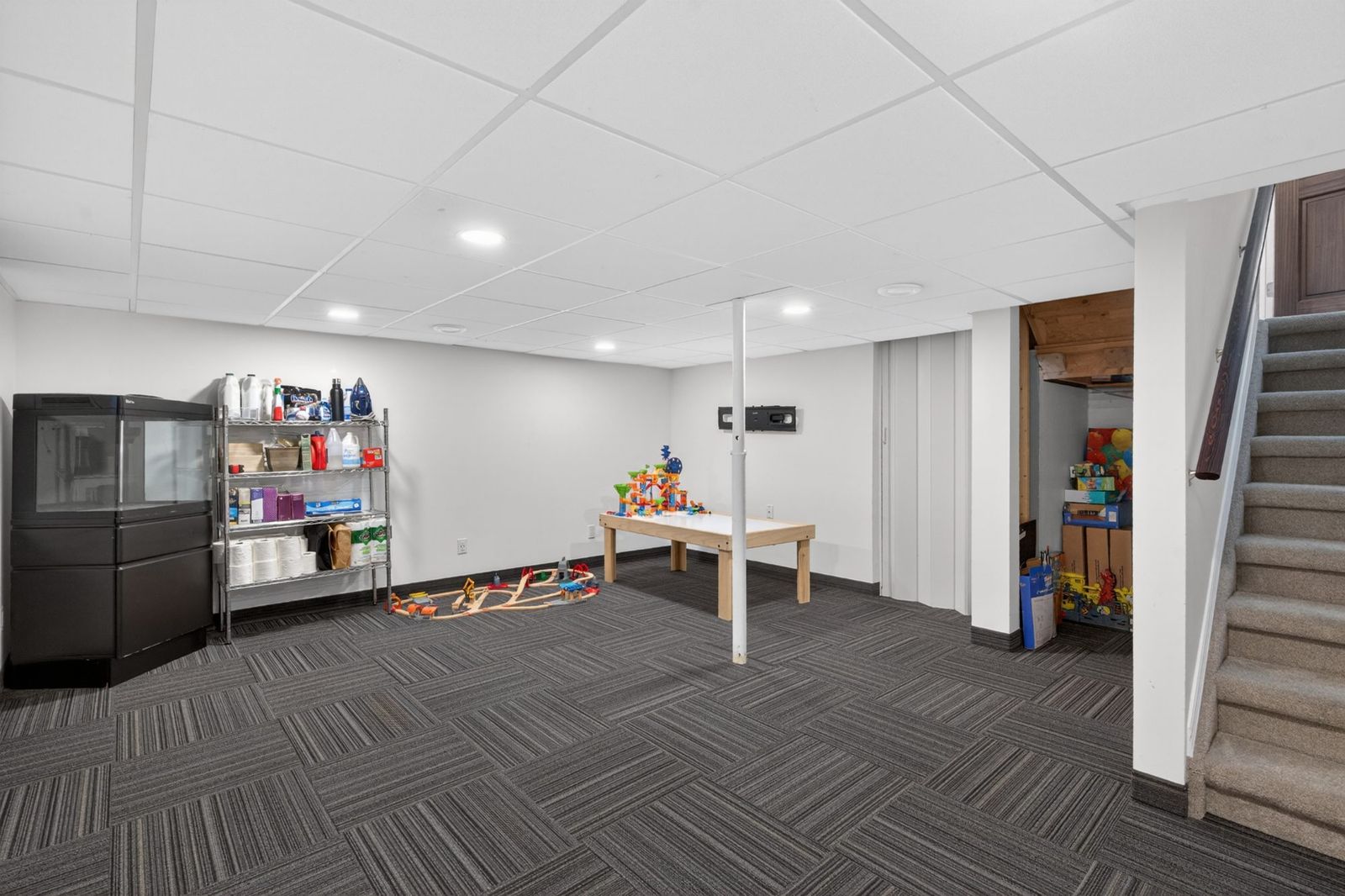 Finished basement with carpet and recessed lighting