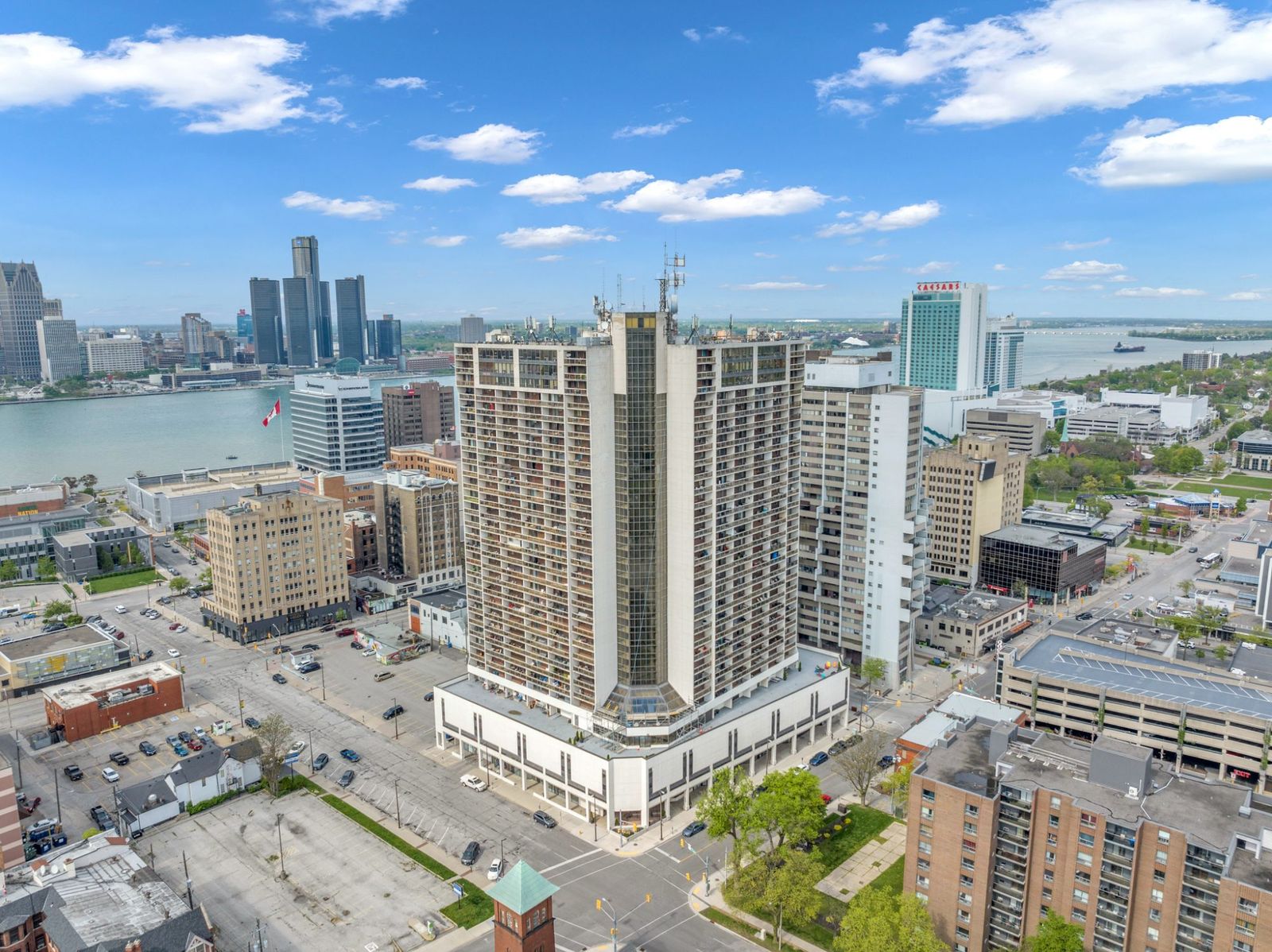 Rear view of Victoria Park Place with city and river beyond