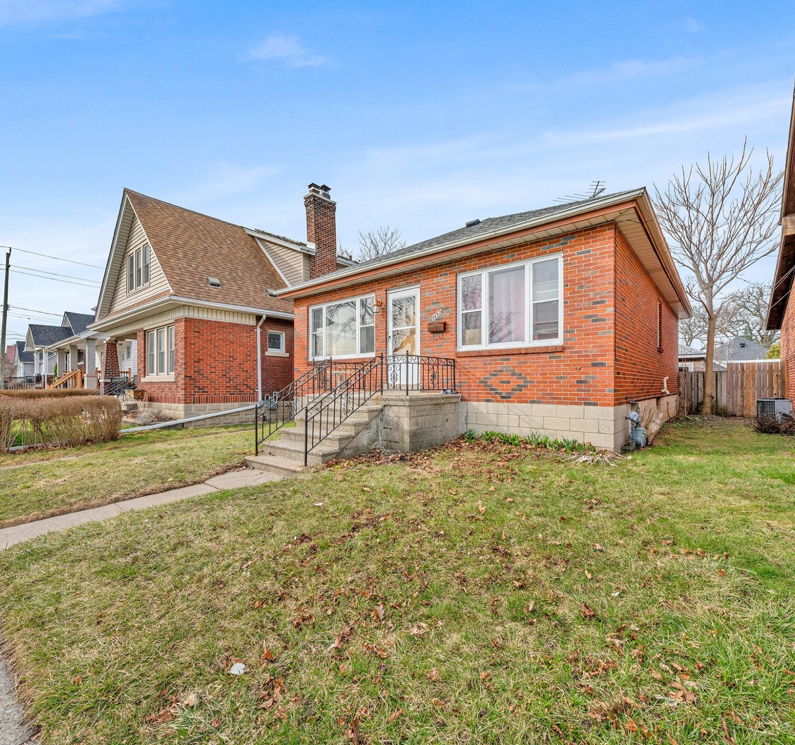 Side view of 1477 Windermere